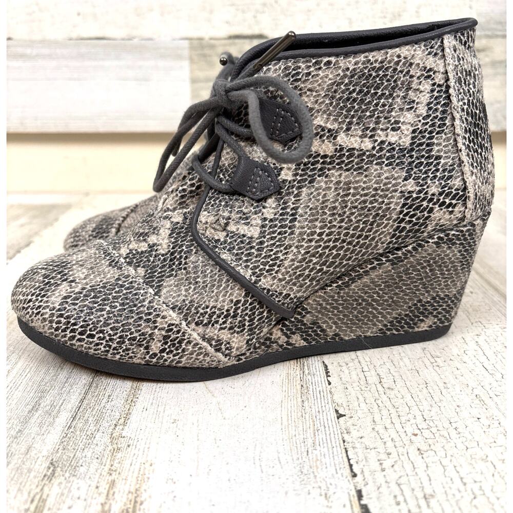 Toms Womens 6.5 Gray Snakeskin Wedge Booties Vegan Leather Chic